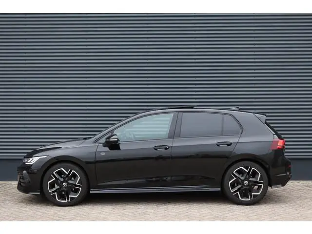 Volkswagen Golf 1.5 eTSI 150PK DSG R-Line Pano/Navi/Camera/Head-up/Sfeer/Dodehoek/18"