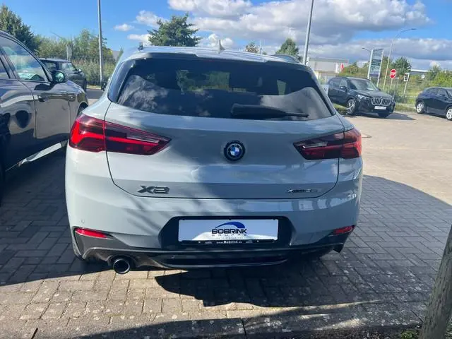BMW X2 xDrive25e M Sport Panoramadak 19 Inch Achteruitrijcamera Carplay DAB Stuurwielverwarming Harm...