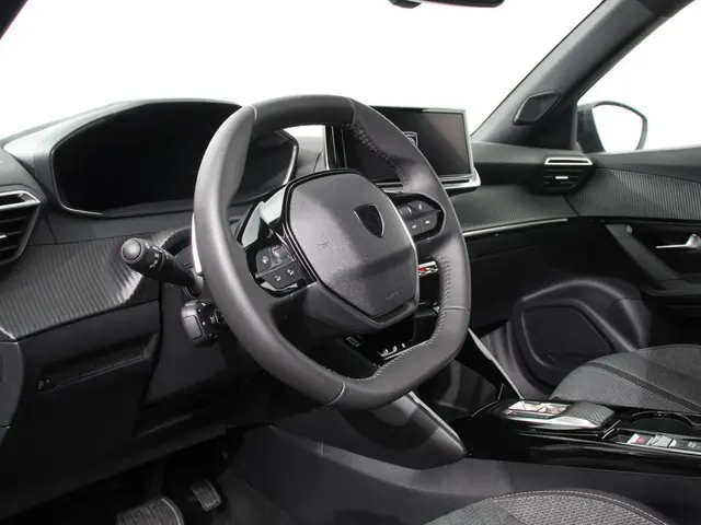 Peugeot 2008 1.2 PureTech 130 pk Automaat Allure Pack Climate Control Cruise control Parkeersensoren...