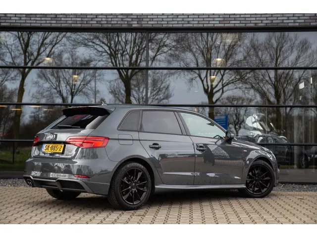 Audi A3 Sportback 1.5 TFSI CoD S-line , Sportstoelen, Cruise, Led