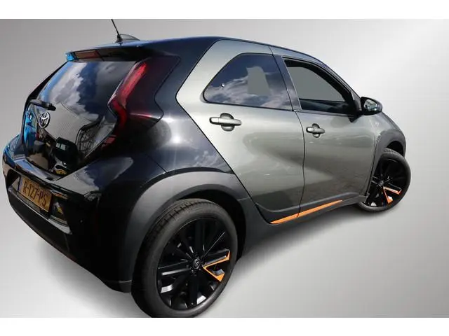 Toyota Aygo X 1.0 VVT-i Limited Achteruitrij Camera, JBL Audio, stoelverwarming, apple & android aut...