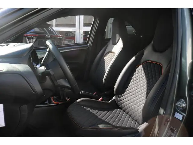 Toyota Aygo X 1.0 VVT-i Limited Achteruitrij Camera, JBL Audio, stoelverwarming, apple & android aut...