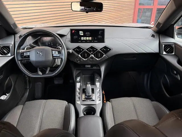 DS 3 Crossback 1.2 PureTech Rivoli / Trekhaak / Carplay / Clima