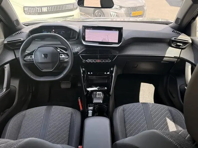 Peugeot e-2008 EV Allure Avantage 54 kWh Vision Plus Pakket / SOH 96% / Camera / Navigatie