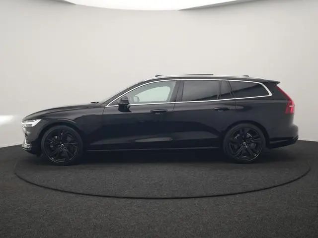 Volvo V60 T6 AWD Plus Bright LONG RANGE PHEV 350pk Dealer O.H. | Trekhaak Af Fabriek | Panodak | Ada...