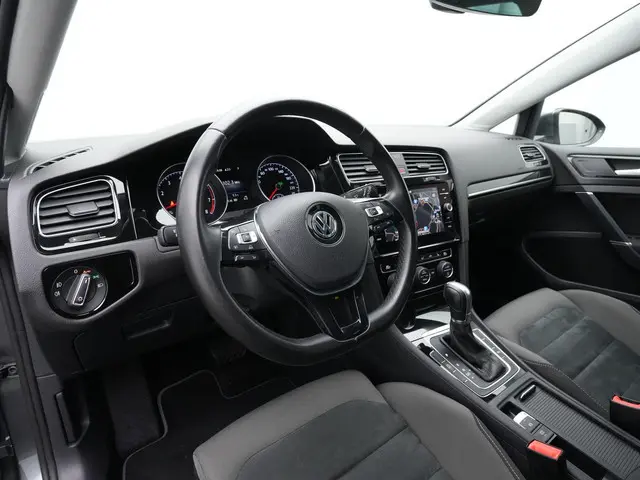 Volkswagen Golf Variant 1.5 TSI 150 pk DSG Highline Business | Trekhaak | Stoelverwarming | Adaptive...