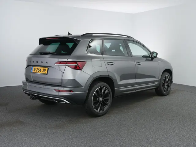 Skoda Karoq 1.5 TSI ACT Sportline Business | Trekhaak | Carplay | Winterpakket | ACC |