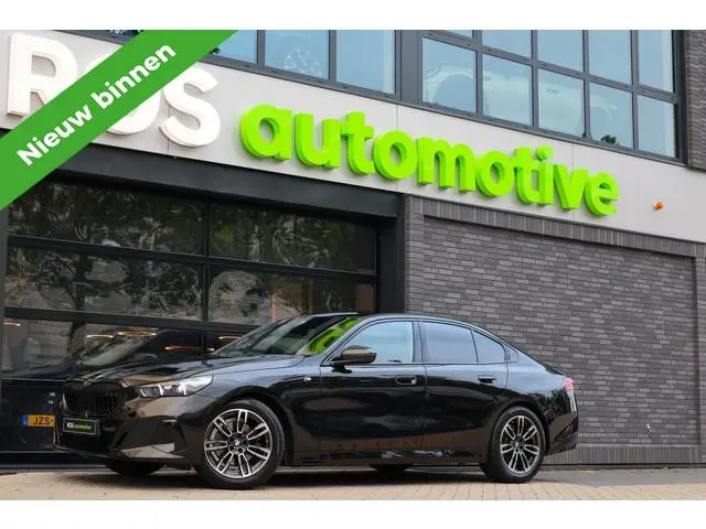 BMW 5-serie 520i | FACELIFT | M-SPORT | MEMORY | KEYLESS | DODE HOEK | LED | SFEERVERLICHTING |
