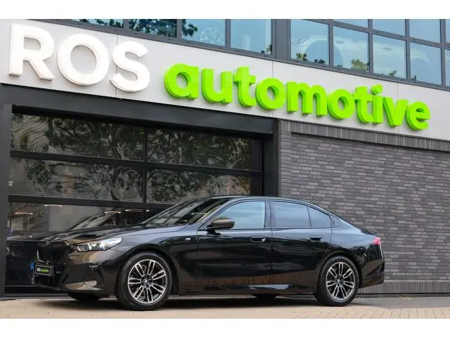 BMW 5-serie 520i | FACELIFT | M-SPORT | MEMORY | KEYLESS | DODE HOEK | LED | SFEERVERLICHTING |