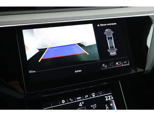 Audi e-tron Sportback 55 quattro 408pk S edition 95 kWh Leder Camera B&O Stoelverwarming Cameraspieg...