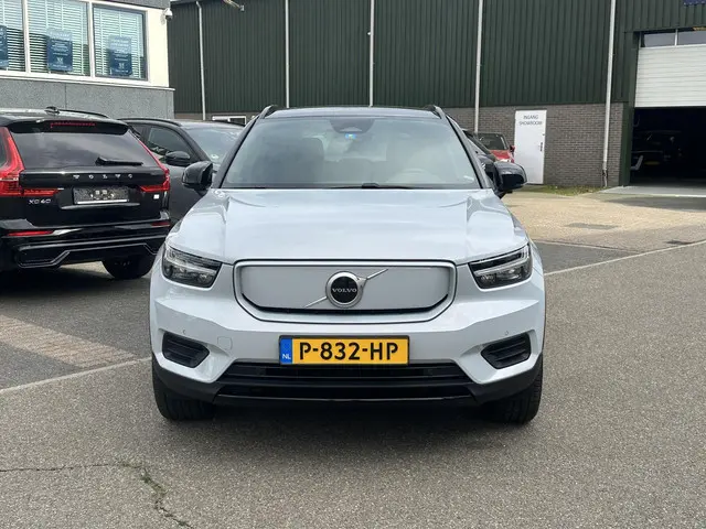 Volvo XC40 Recharge Plus SOH 93%| EERSTE EIG. ORIG. NL NAP| STOEL+ STUURVERWARMING| ELEK. TREKHAAK|...