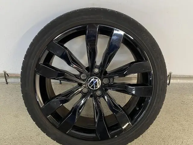 Volkswagen T-Roc 1.5 TSI R-Line 150 pk Automaat (DSG) | Navigatie via App | Panoramadak | Parkeersen...