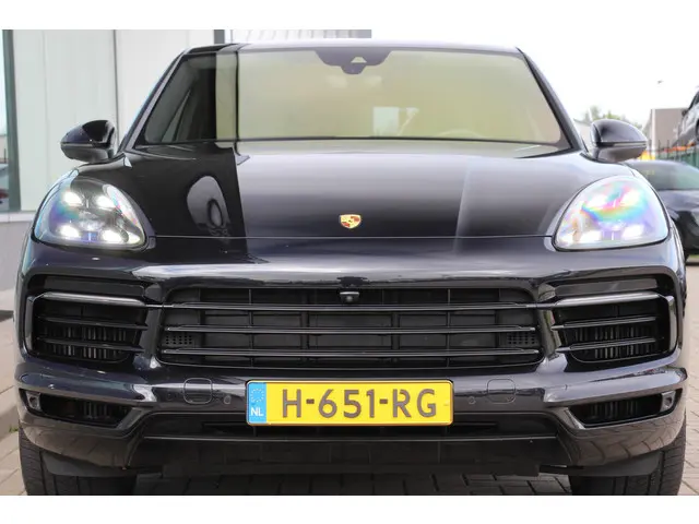 Porsche Cayenne Coupé 3.0 E-Hybrid | Sosftclose | Stoelventilatie | 360 CAMERA | CHRONO | Sportdesign