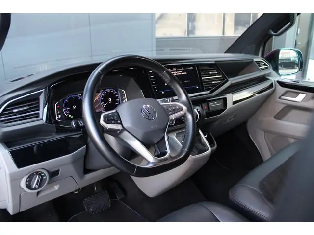 Volkswagen Transporter 2.0 TDI L2H1 28 Bulli 150pk - 20 Inch - Camera - Trekhaak - Leder - ACC - LED...