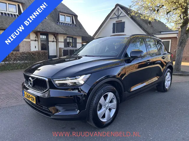 Volvo XC40 1.5 T2 Momentum Core TREKHAAK / STUUR+STOELVERWARMING / CARPLAY / CRUISE