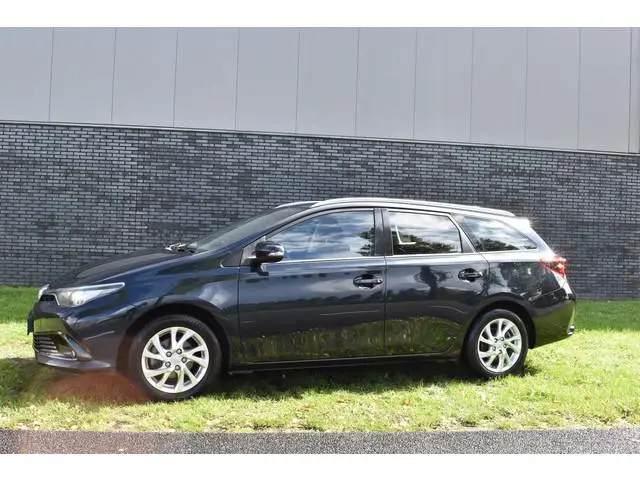 Toyota Auris Touring Sports 1.2T Aspiration Limited Navi Trekhaak Parkeer camerafoto’s volgen 