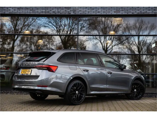 ŠKODA Octavia Combi 1.4 TSI iV PHEV Business Edition , Trekhaak, Stoel/stuurverwarming,