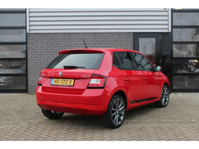 ŠKODA Fabia 1.2 TSI Edition / PDC / Stoelverwarming / N.A.P.