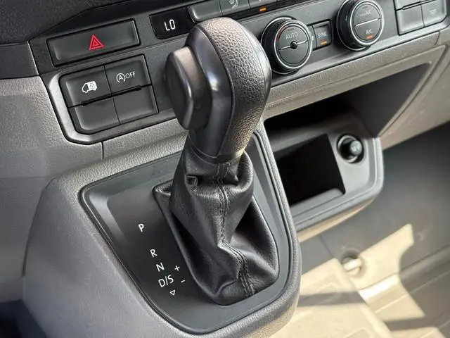 Volkswagen Crafter 2.0 TDI 140PK L3H2 / Automaat / Cruise / Carplay / Navi / Bluetooth / Trekhaak /...