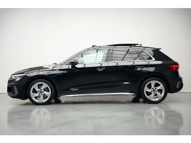 Audi A3 Sportback 30 TFSI S edition |Pano|Leder|Lane Assist|Stoelverwarming|