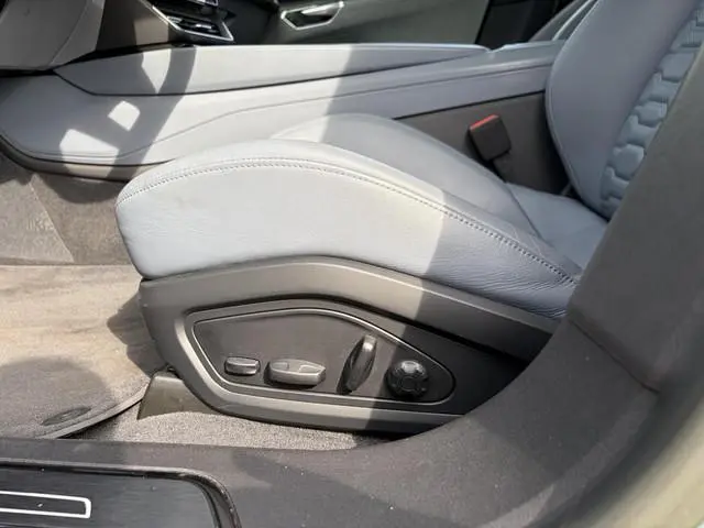 Audi e-tron GT GT 93 kWh 4WD VAN: 56.900,- VOOR: 53.877,- UW HERSTVOORDEEL: 3.023,- EURO | CARBON PA...