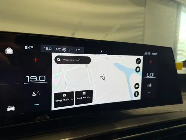 Peugeot e-3008