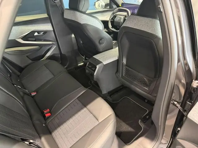 Peugeot e-3008