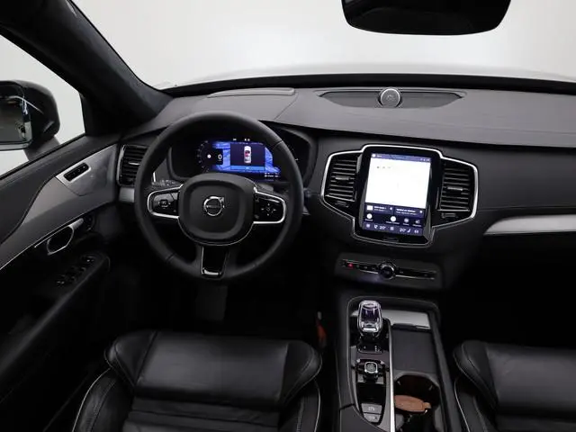 Volvo XC90 2.0 T8 Recharge AWD Ultimate Dark | Pano | Luchtvering | Bowers & Wilkins | Trekhaak | Pr...