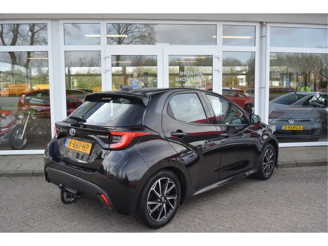 Toyota Yaris 1.5 Hybrid First Edition Black ✅ Trekhaak ✅LED ✅ Orig. NL ✅ NAP ✅