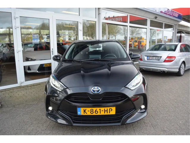 Toyota Yaris 1.5 Hybrid First Edition Black ✅ Trekhaak ✅LED ✅ Orig. NL ✅ NAP ✅