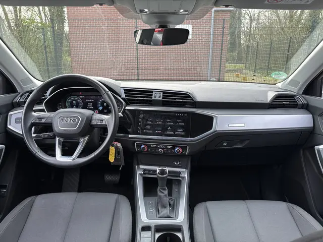 Audi Q3 Sportback 45 TFSI e 245PK BUSINESS EDITION CARPLAY/ACC/STUURVERW. WORDT VERWACHT!