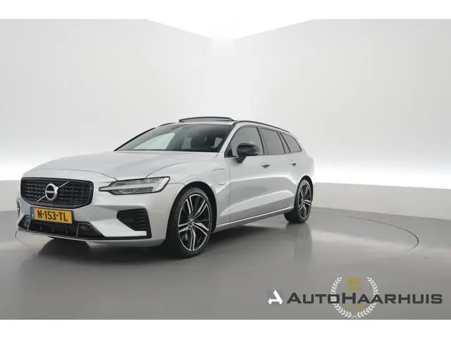 Volvo V60 2.0 T6 Recharge AWD R-Design | Pano | Camera | Pilot Assist | Memory Seats | Stoel- Stuurv...