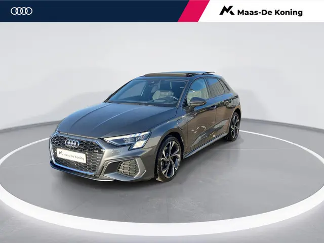 Audi A3 Sportback 40 TFSIe 150kW/204PK S Line · Panoramadak · Camera · Stoelverwarming · Bang & Oluf...