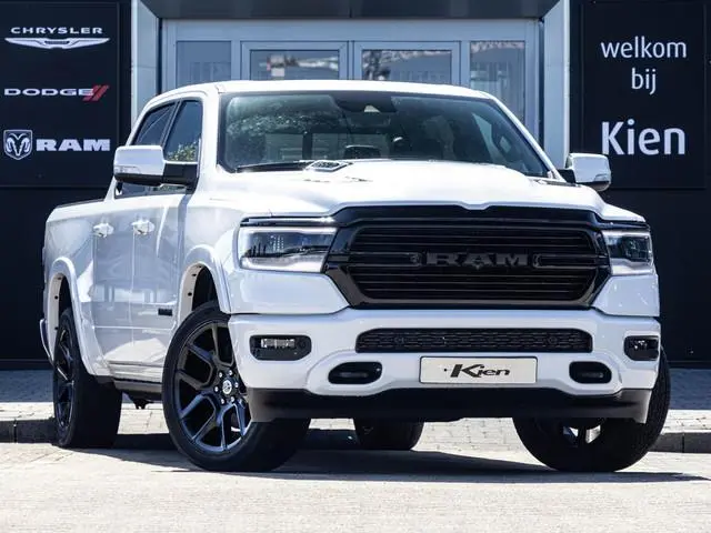 Dodge Ram 1500 5.7 V8 4x4 Crew Cab Sport Night edition | Elektrisch Sidebars | Pano-Dak | Groot Navi...