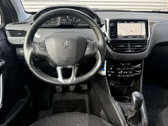 Peugeot 208 1.2 PureTech Blue Lease Executive 2e Eigenaar|Navi|Carplay|D-riem vv in 2025|Trekhaak|PD...