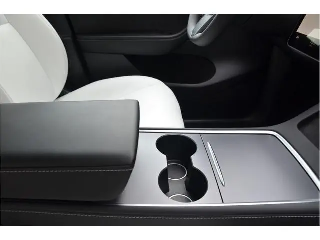 Tesla Model Y Long Range AWD 75 kWh Trekhaak (1.600kg), Enhanced AutoPilot3.0 (twv 3.800,-)