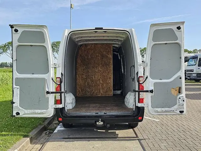 Nissan NV400