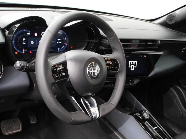 Alfa Romeo Junior Elettrica Automaat 156PK DEMO! Adaptieve Cruise Control LMV 18 inch Full Led Matri...