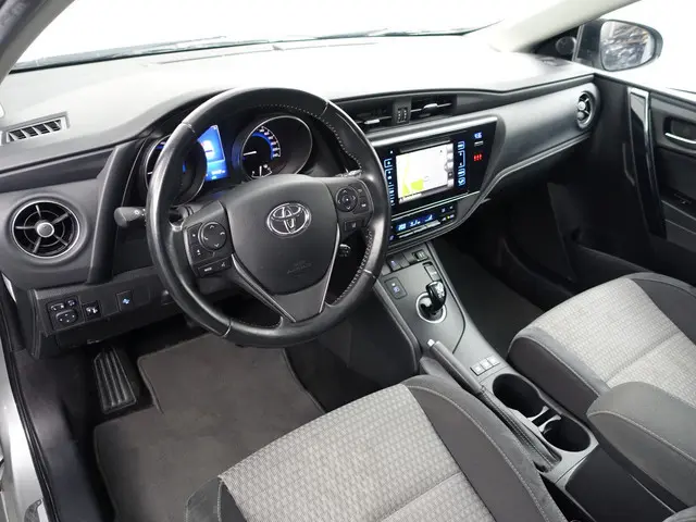 Toyota Auris Touring Sports 1.8 Hybrid Dynamic Aut- Camera, Navigatie, Comfort Interieur, Lane Assis...