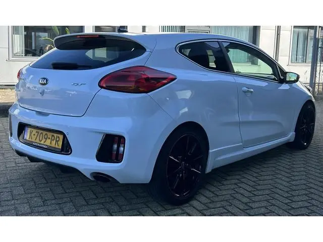 Kia Proceed 1.6 GT 204PK | PANO | Lederen Recaro Stoelen | Achteruitrijcamera | Stoelverwarming | St...