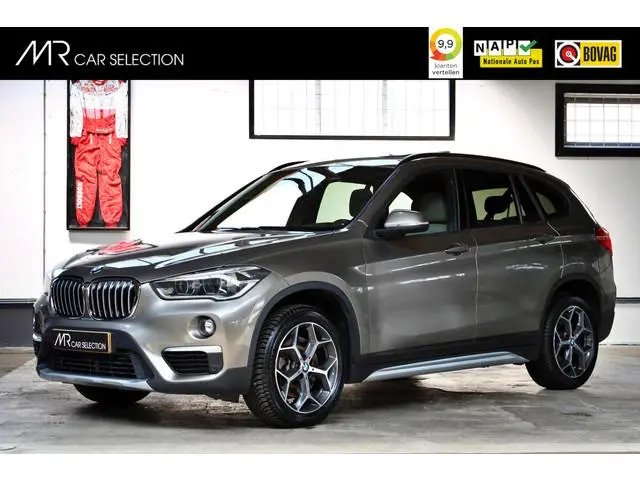 BMW X1 sDrive20i High Executive | X line | Panoramadak | Stuurwiel verwarming | Leder | Achteruitrij...
