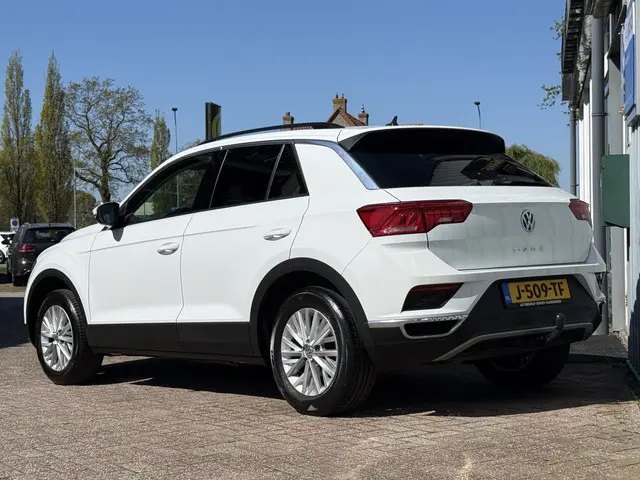 Volkswagen T-Roc 1.0 TSI Style | TREKHAAK | CAMERA | CARPLAY | STOEL/STUUR VERW. |