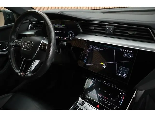 Audi e-tron 55 quattro 408pk S edition 95 kWh Trekhaak 360Camera Leder Memory Stoelverwarming Virtua...