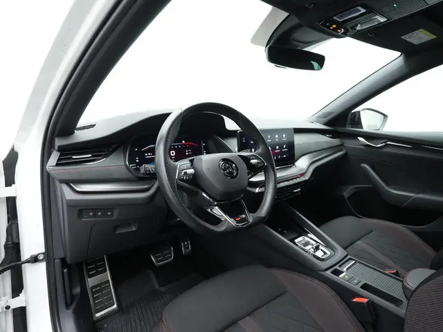 Skoda Octavia Combi 1.4 TSI RS iV 245 pk PHEV | Matrix LED | Achteruitrijcamera | Stoelverwarming |...