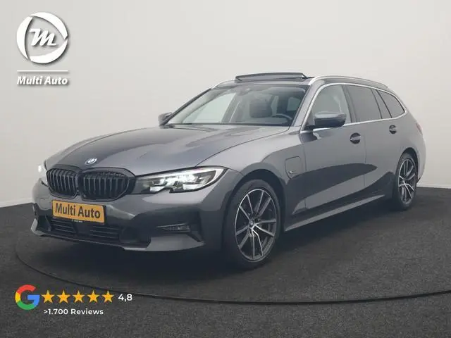 BMW 3-serie Touring 320e Sportline PHEV Dealer O.H. | SOH 95,4% | Panodak | Adaptive Cruise | Camera...