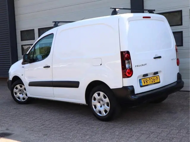 Peugeot Partner 1.6 HDi 75pk - Airco - Dakdragers