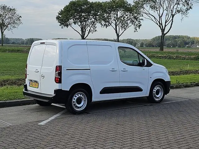 OPEL COMBO 1.5 automaat, airco, navi, pdc, zijdeur