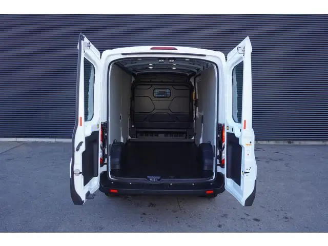Ford Transit 350 L3H2 130pk Automaat Cruise control Airco Parkeersensoren 3-Zits Laadruimte pakket