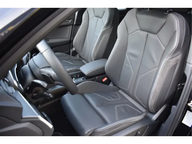 Audi Q3 Sportback 45 TFSI e S-Line 245 Pk Pano RSQ3 Leder Keyless Navi 21 Inch