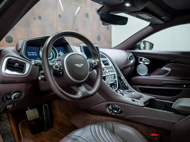 Aston Martin DB11